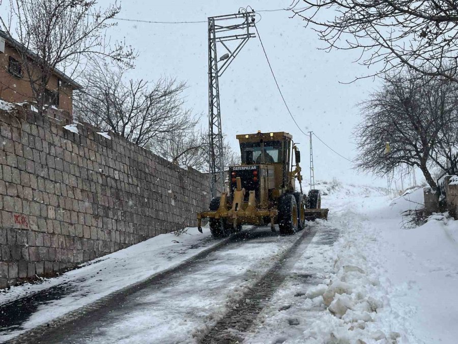 Kocasinan’da Kar Temizleme Çalışmaları Devam Ediyor"