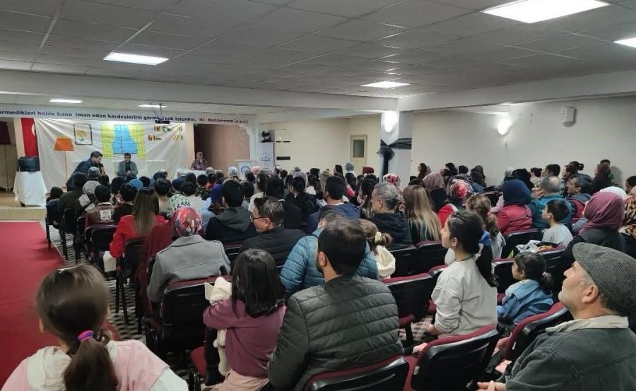 Öğretmenler Tiyatro Gösterisinde Yer Aldı