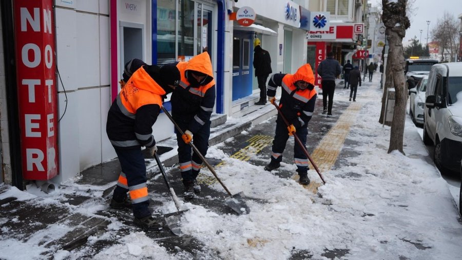 Niğde Belediyesi’nden Kar Yağışı Ve Tipiye Karşı Hızlı Ve Etkin Müdahale