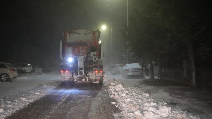 Niğde Belediyesi’nden Kar Yağışı Ve Tipiye Karşı Hızlı Ve Etkin Müdahale