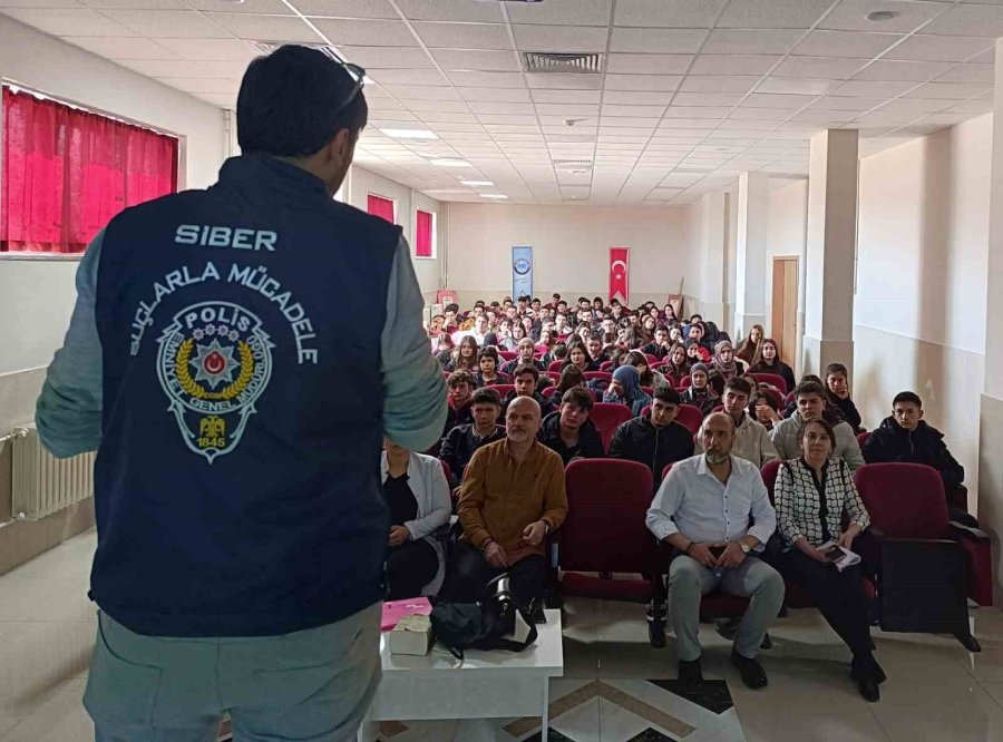 Niğde Emniyet Müdürlüğü Ekiplerinin Bilgilendirme Çalışamaları Sürüyor