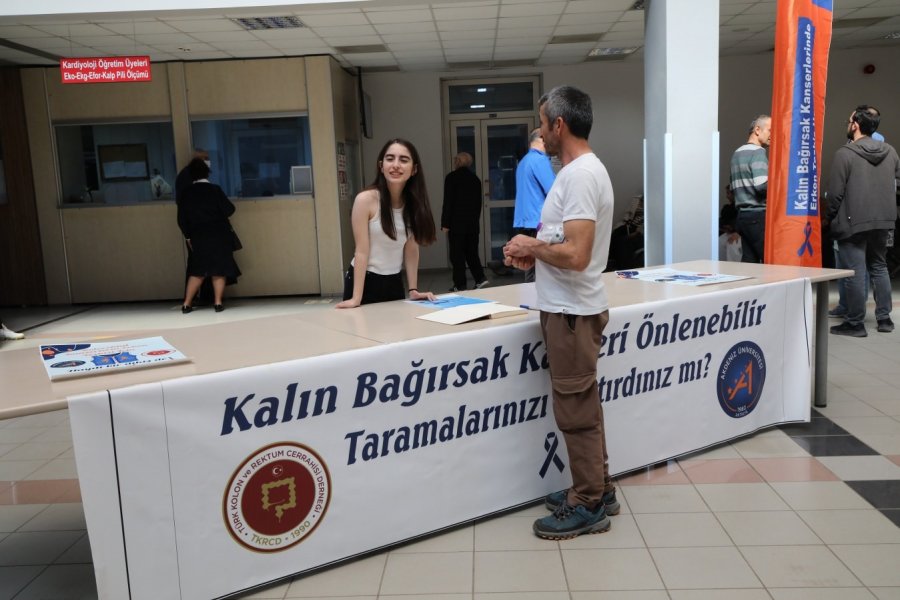 Tıp Fakültesi Öğrencileri, Kolon Kanserine Dikkat Çekti