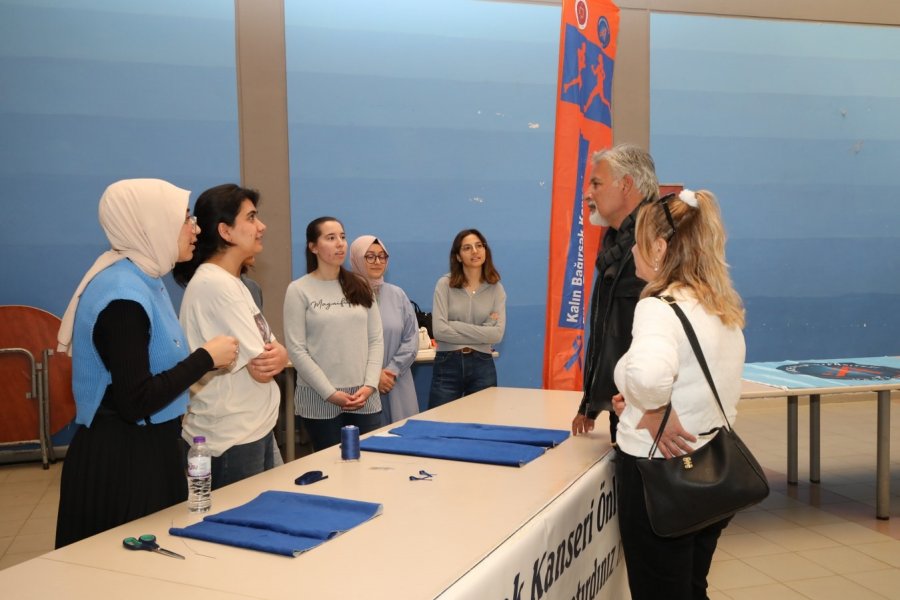 Tıp Fakültesi Öğrencileri, Kolon Kanserine Dikkat Çekti