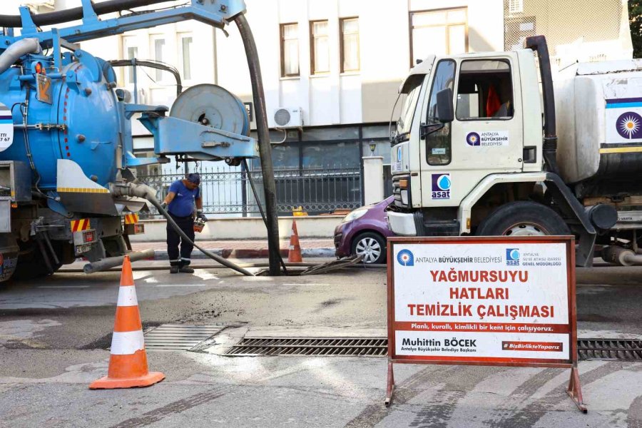 Asat’tan Robot Destekli Yağmur Suyu Temizlik Çalışması