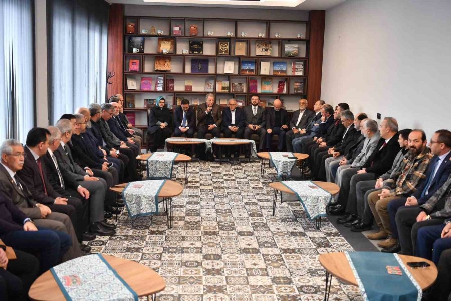 Akar Ve Büyükkılıç’tan Kanaat Önderleriyle Eğitim İstişaresi