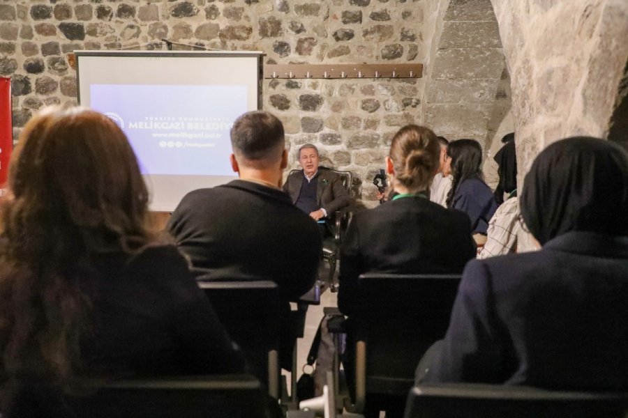 Hulusi Akar, Mektep Melikgazi’de Tecrübelerini Paylaştı