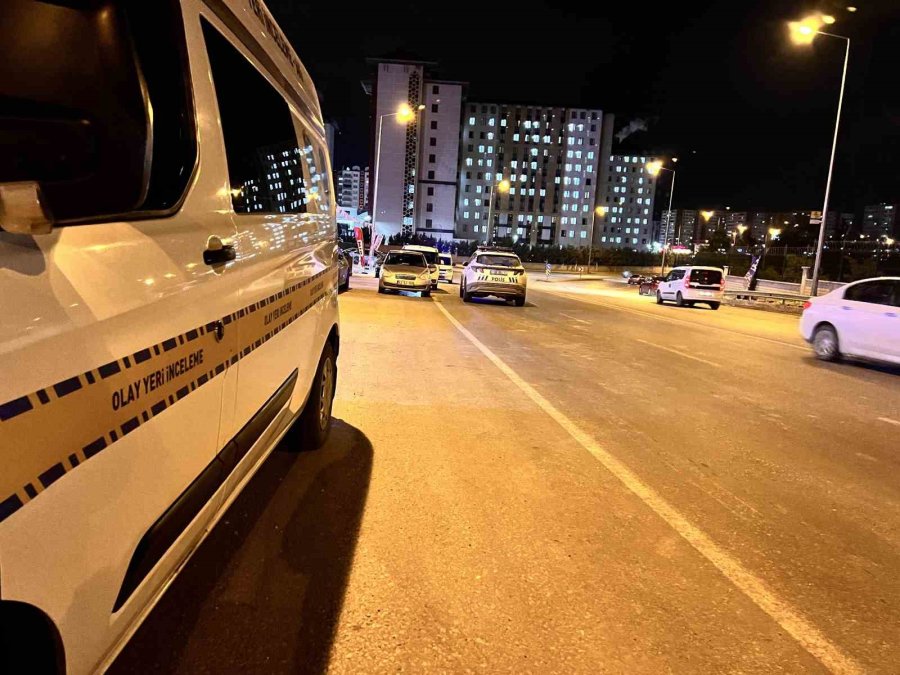 Husumetli Grup Arasında Silahlı Kavga: 2 Yaralı