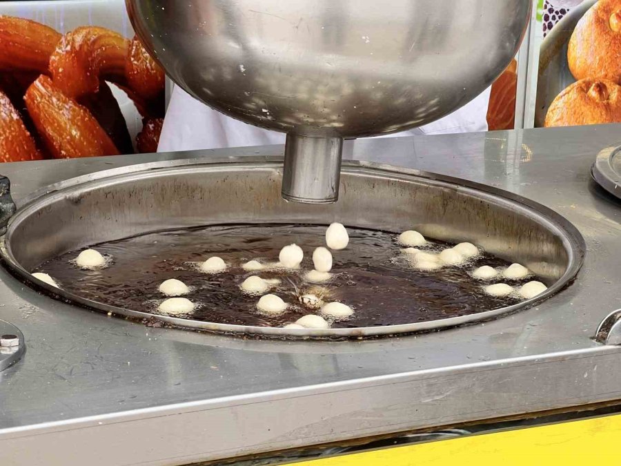 Konya’da Geleneksel Lokma Tatlısına Rağbet