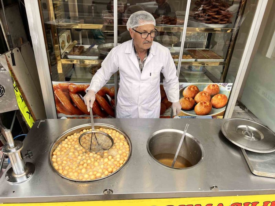 Konya’da Geleneksel Lokma Tatlısına Rağbet