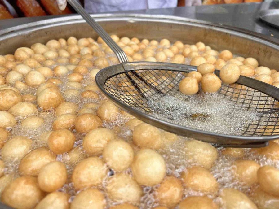 Konya’da Geleneksel Lokma Tatlısına Rağbet