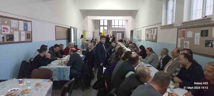 Yetmiş Yıl Öncesinin Mezunları İle İftar Yemeğinde Buluşuldu