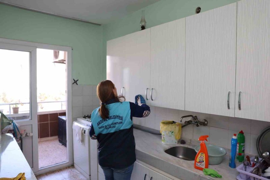 Akdeniz’de ’evde Temizlik Hizmeti’ İle Yüzler Gülüyor