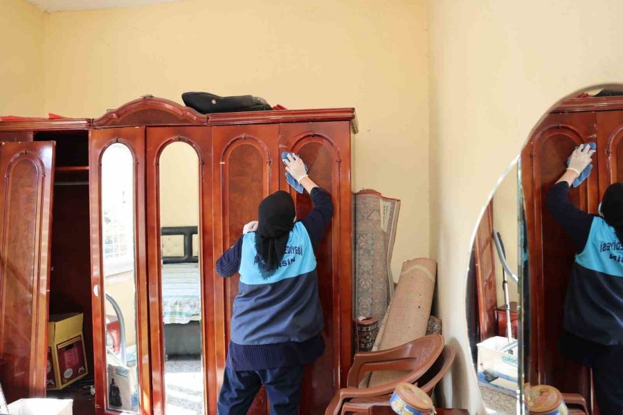 Akdeniz’de ’evde Temizlik Hizmeti’ İle Yüzler Gülüyor