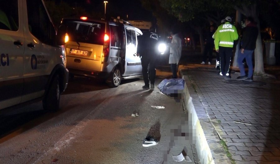 Özel Halk Otobüsüyle Çarpışan Araçtan Yola Fırlayan Genç Kız Hayatını Kaybetti