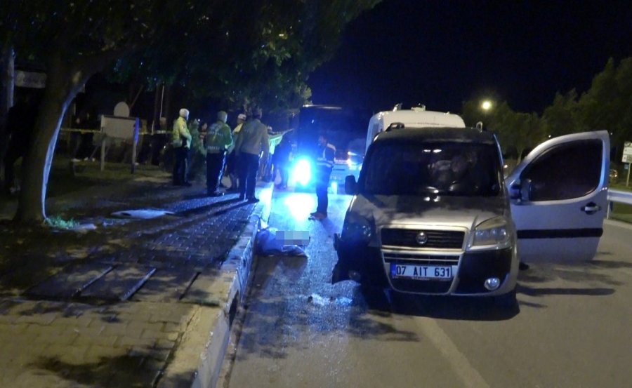 Özel Halk Otobüsüyle Çarpışan Araçtan Yola Fırlayan Genç Kız Hayatını Kaybetti