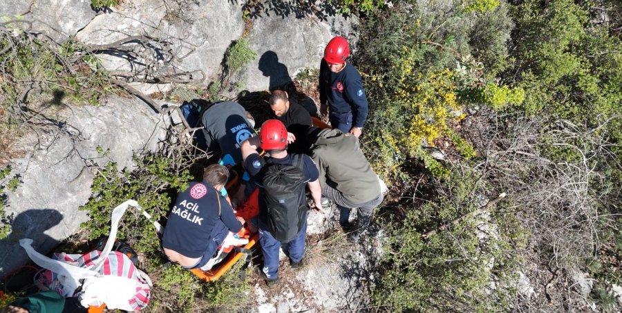 Alçak Uçuş Yaparken Paraşütü Makilere Takıldı, Düştüğü Yerde Mahsur Kaldı