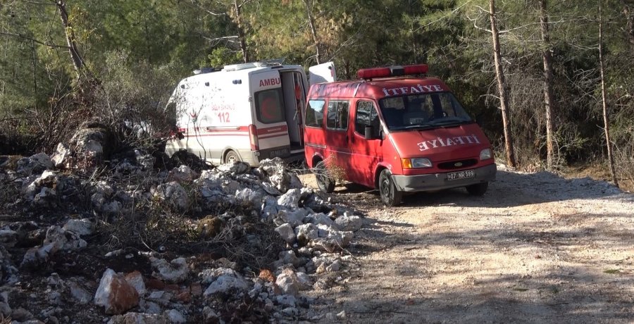 Alçak Uçuş Yaparken Paraşütü Makilere Takıldı, Düştüğü Yerde Mahsur Kaldı