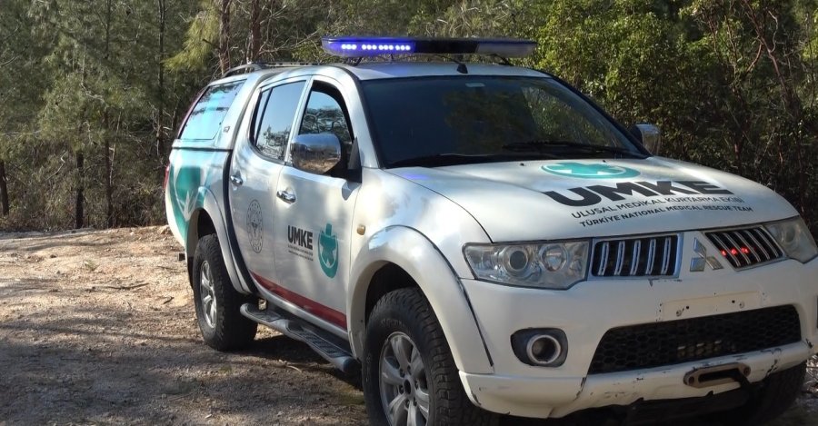 Alçak Uçuş Yaparken Paraşütü Makilere Takıldı, Düştüğü Yerde Mahsur Kaldı