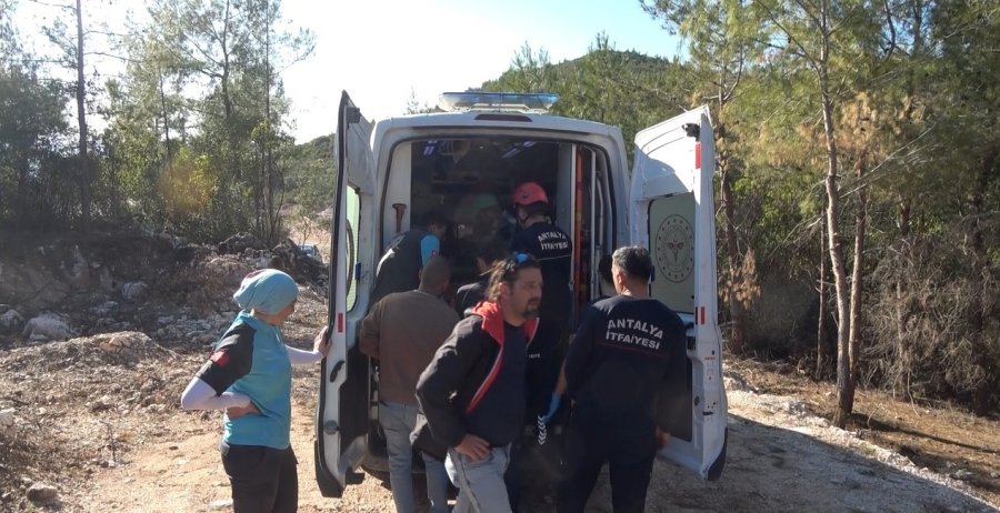 Alçak Uçuş Yaparken Paraşütü Makilere Takıldı, Düştüğü Yerde Mahsur Kaldı
