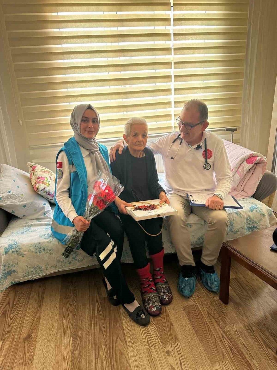 Yaşlı Dostu Hastaneden Yaşlı Vatandaşlara Anlamlı Etkinlik