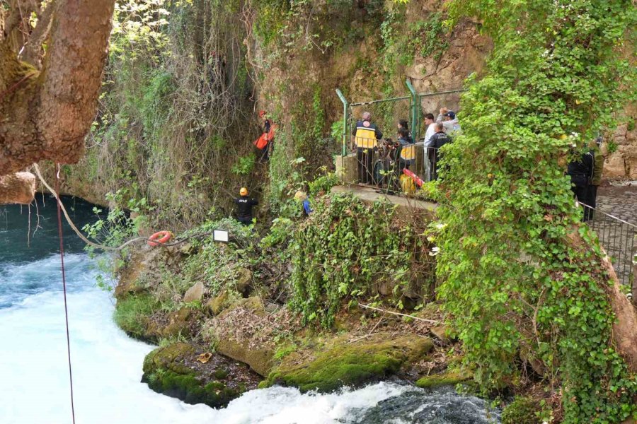 Manzara İzlerken 15 Metreden Düştü, Film Gibi Operasyonla Kurtarıldı