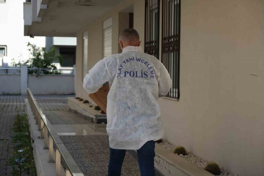 Gardırobun İçinde Kendini Yakan Adam Hayatını Kaybetti