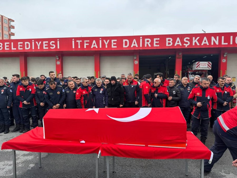 Şehit İtfaiye Eri Düzenlenen Törenle Son Yolculuğuna Uğurlandı