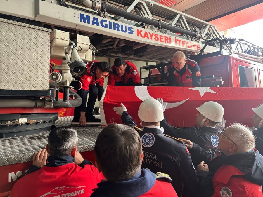 Şehit İtfaiye Eri Düzenlenen Törenle Son Yolculuğuna Uğurlandı