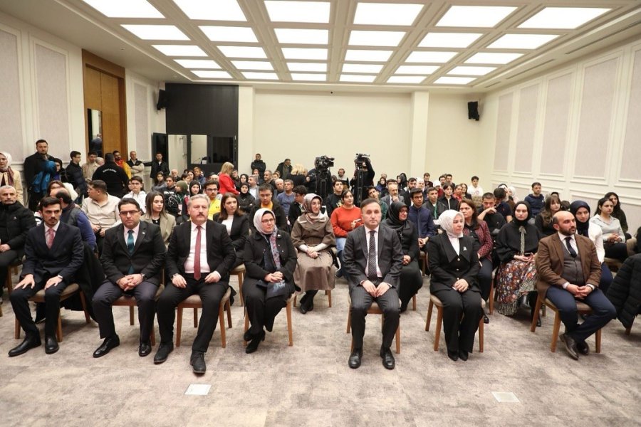 Milletvekili Ayşe Böhürler Mektep Melikgazi’de Gençlerle Söyleşi Yaptı