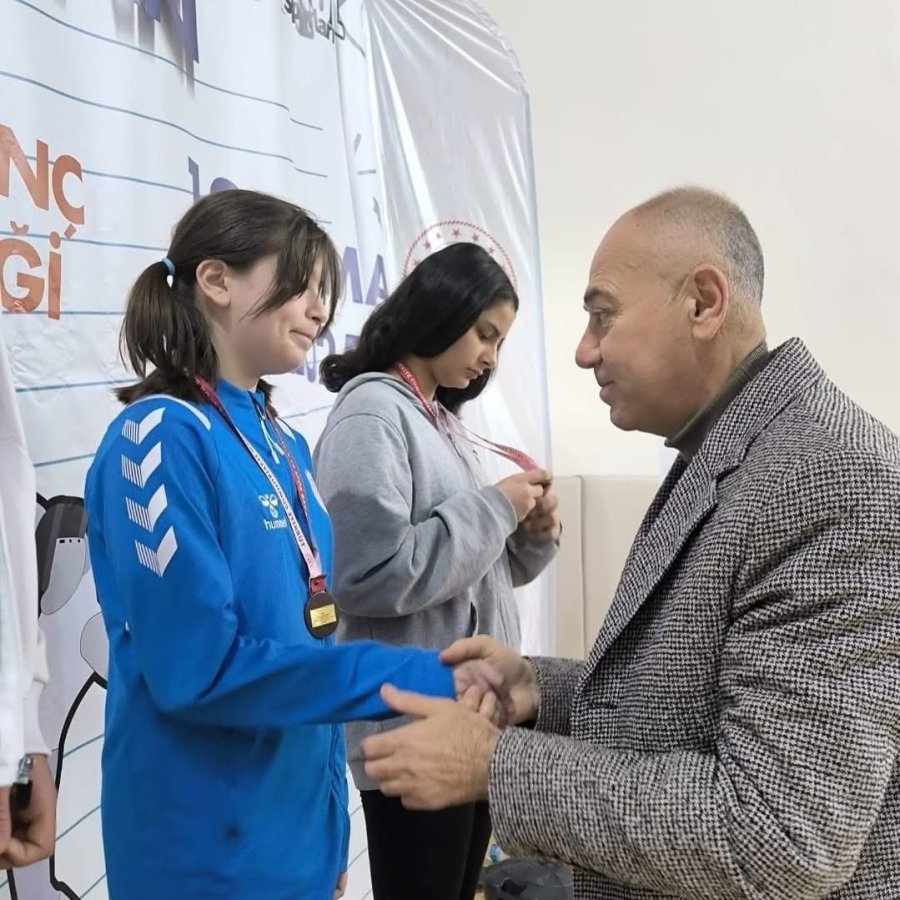 Öykü Gencer Flöre Branşında Türkiye Üçüncüsü Oldu