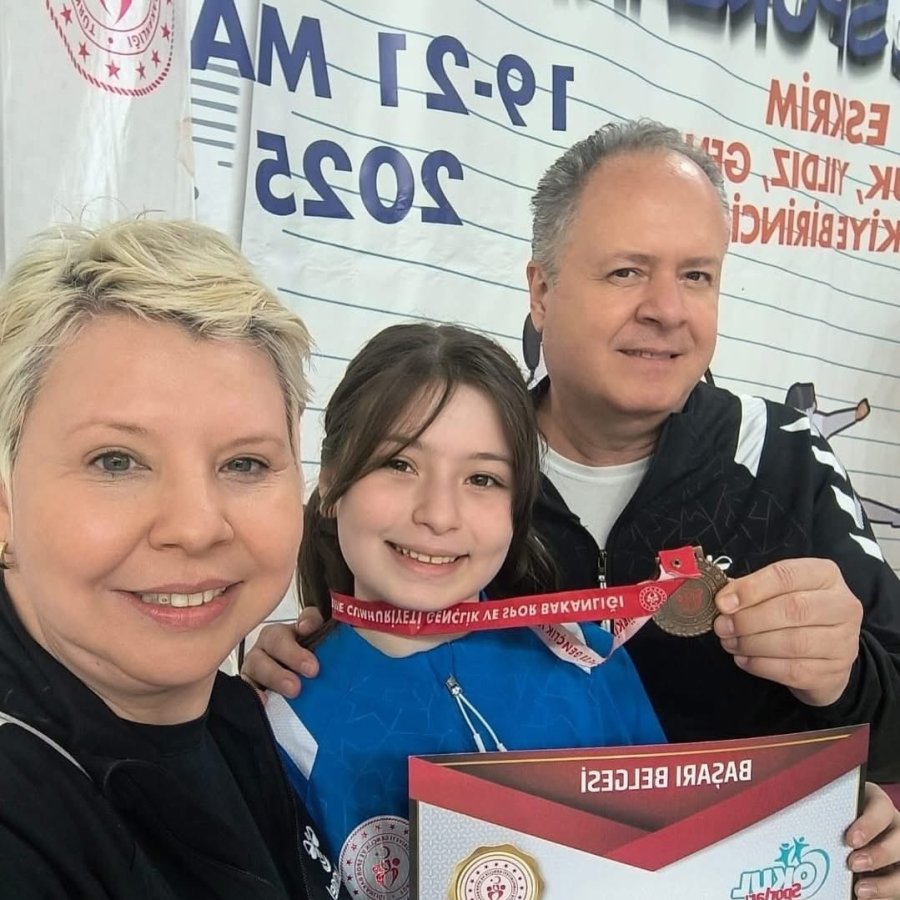 Öykü Gencer Flöre Branşında Türkiye Üçüncüsü Oldu