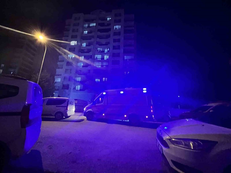 Silahını Temizlerken Eşini Vurdu, Üvey Oğlu İse Adamı Darp Etti