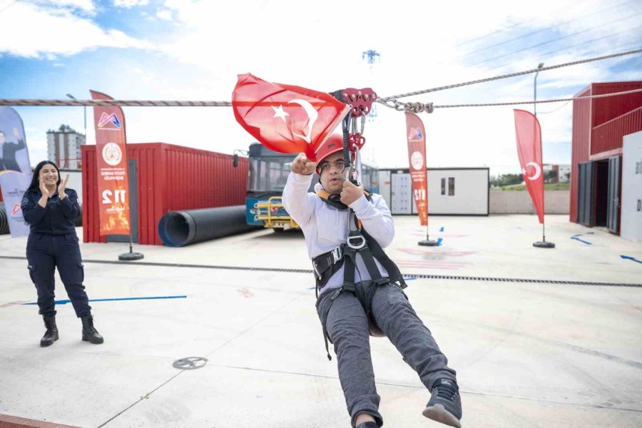 Down Sendromlu Çocuklar Bir Günlüğüne İtfaiyeci Oldu