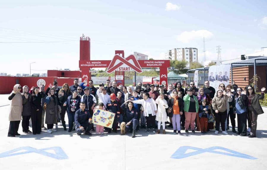 Down Sendromlu Çocuklar Bir Günlüğüne İtfaiyeci Oldu