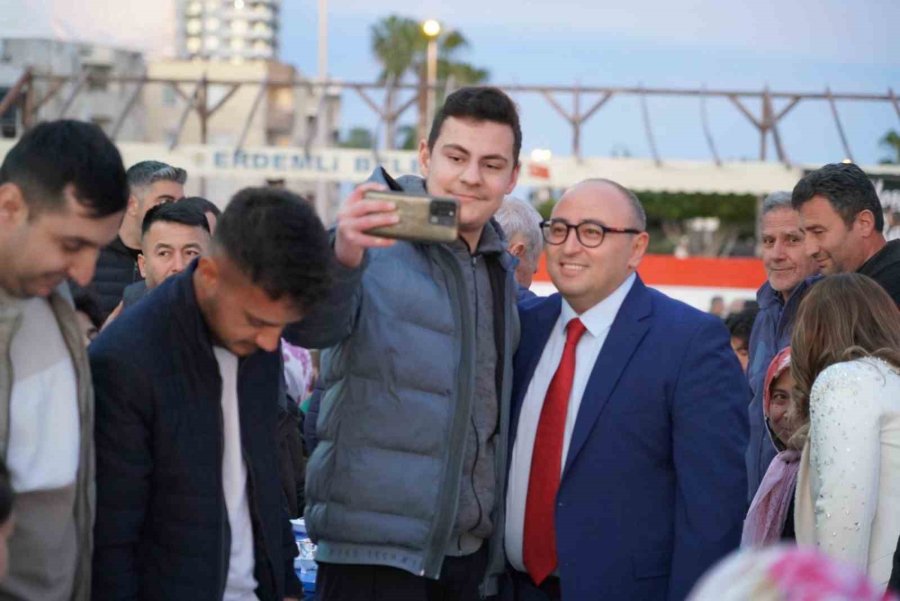 5 Bin Kişi Deniz Kenarında İftarda Buluştu