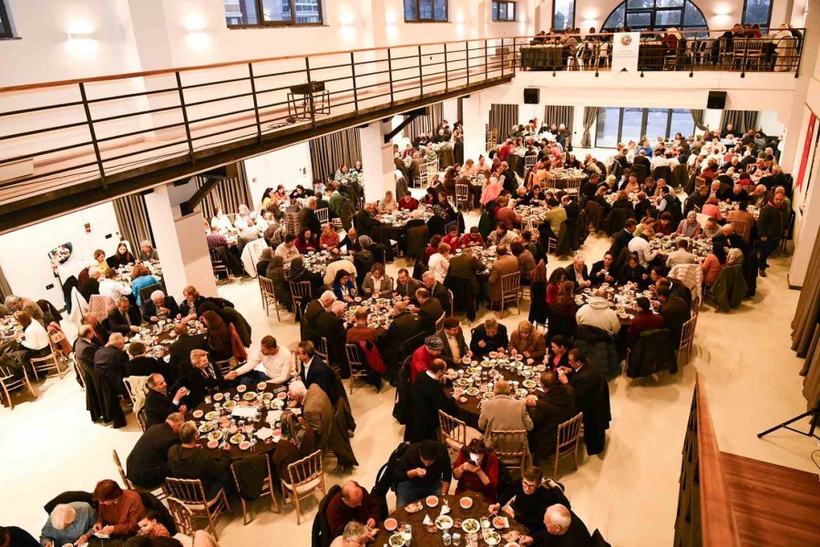 Ahmet Ataç Sivrihisarlılarla İftar Yemeğinde Buluştu