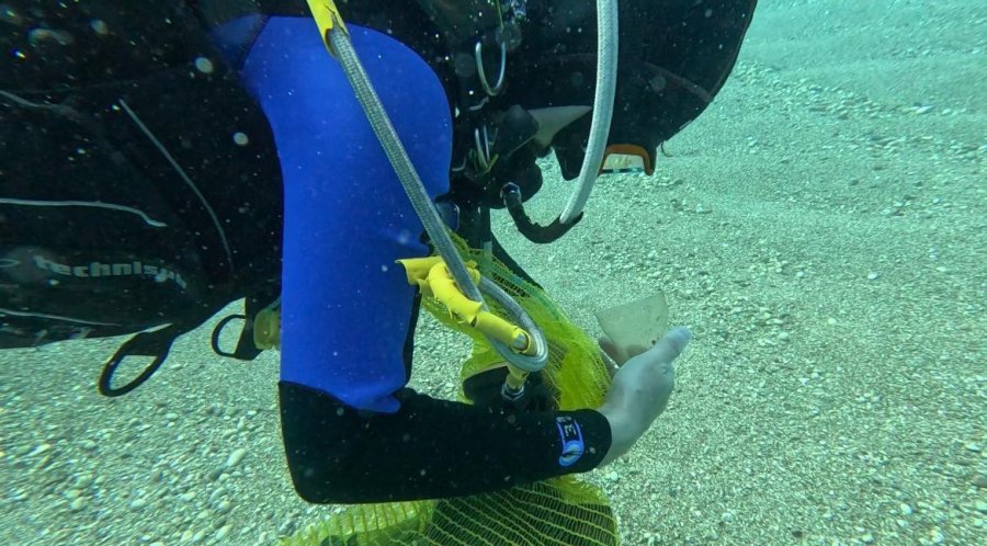 Dünya Su Günü’nde Bir Damla Umut İçin Daldılar, Torbalar Dolusu Çöp Çıkardılar