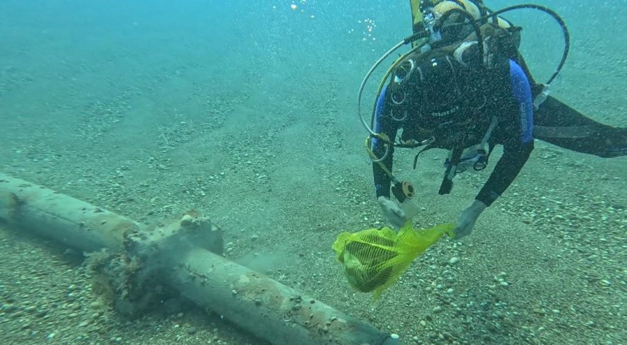 Dünya Su Günü’nde Bir Damla Umut İçin Daldılar, Torbalar Dolusu Çöp Çıkardılar