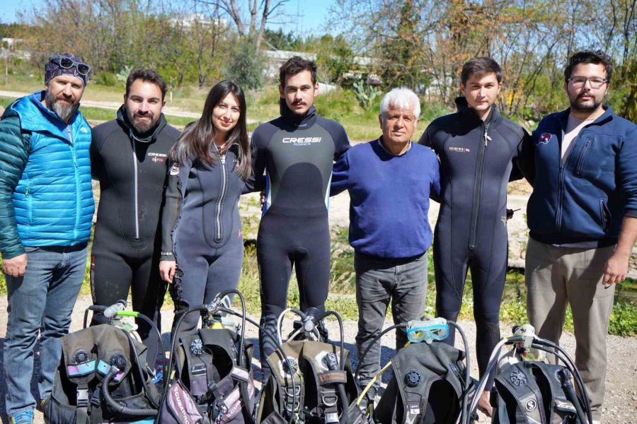 Dünya Su Günü’nde Bir Damla Umut İçin Daldılar, Torbalar Dolusu Çöp Çıkardılar