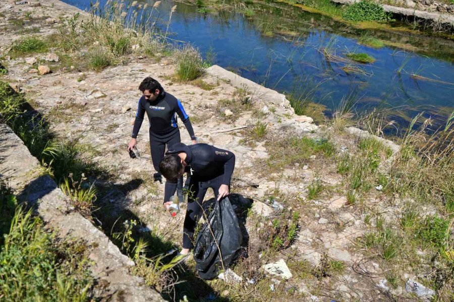 Dünya Su Günü’nde Bir Damla Umut İçin Daldılar, Torbalar Dolusu Çöp Çıkardılar