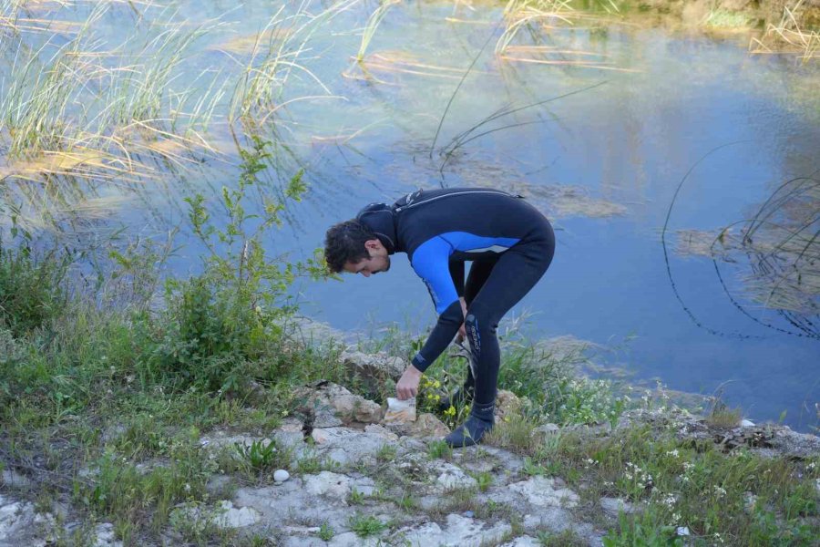 Dünya Su Günü’nde Bir Damla Umut İçin Daldılar, Torbalar Dolusu Çöp Çıkardılar