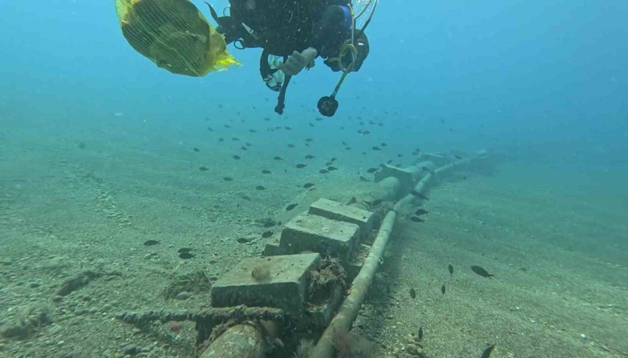 Dünya Su Günü’nde Bir Damla Umut İçin Daldılar, Torbalar Dolusu Çöp Çıkardılar