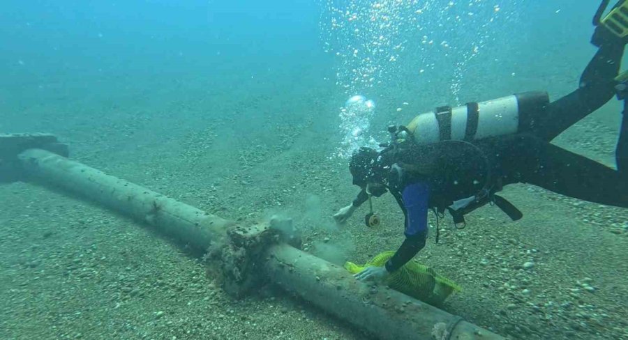 Dünya Su Günü’nde Bir Damla Umut İçin Daldılar, Torbalar Dolusu Çöp Çıkardılar
