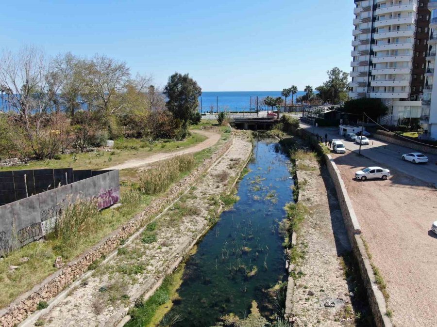 Dünya Su Günü’nde Bir Damla Umut İçin Daldılar, Torbalar Dolusu Çöp Çıkardılar