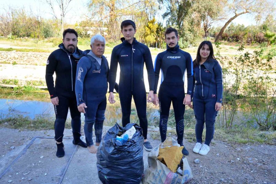 Dünya Su Günü’nde Bir Damla Umut İçin Daldılar, Torbalar Dolusu Çöp Çıkardılar