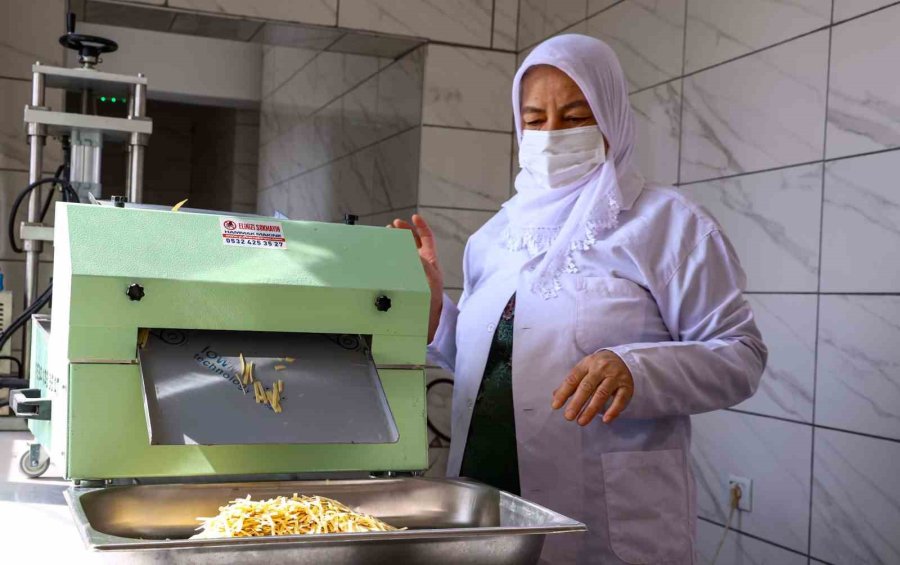 Antalya Büyükşehir Belediyesi’nden Kadınlara Üretim Desteği