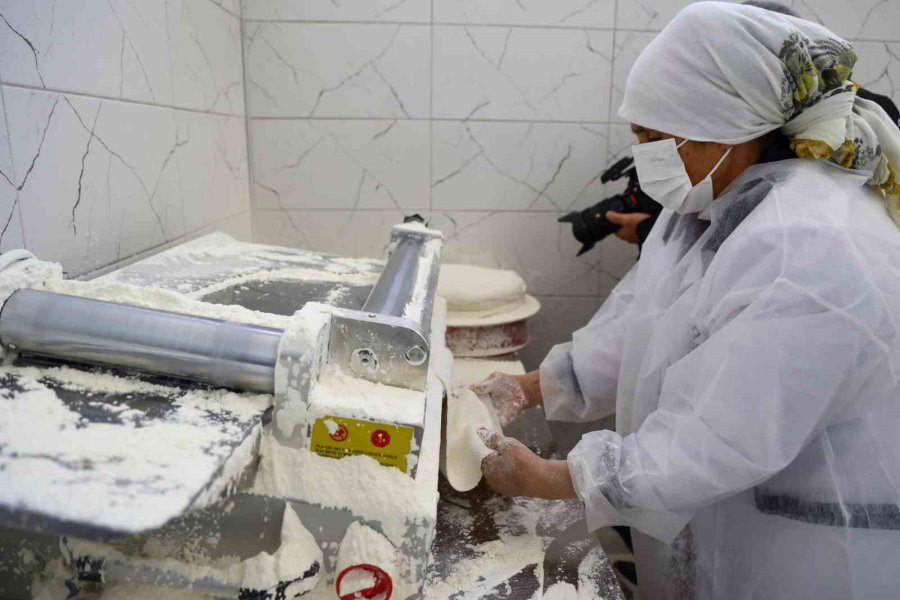 Antalya Büyükşehir Belediyesi’nden Kadınlara Üretim Desteği