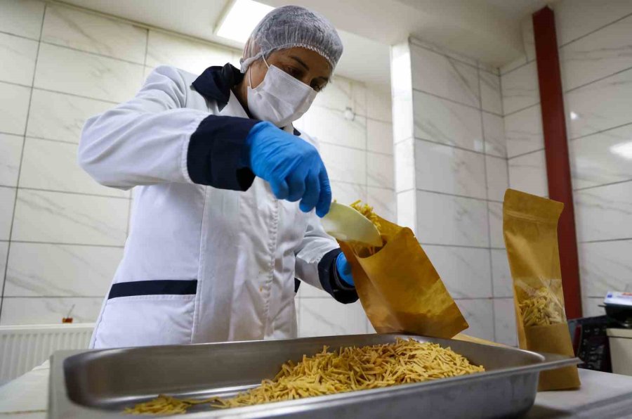 Antalya Büyükşehir Belediyesi’nden Kadınlara Üretim Desteği