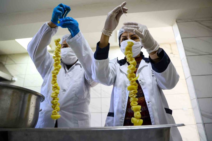 Antalya Büyükşehir Belediyesi’nden Kadınlara Üretim Desteği