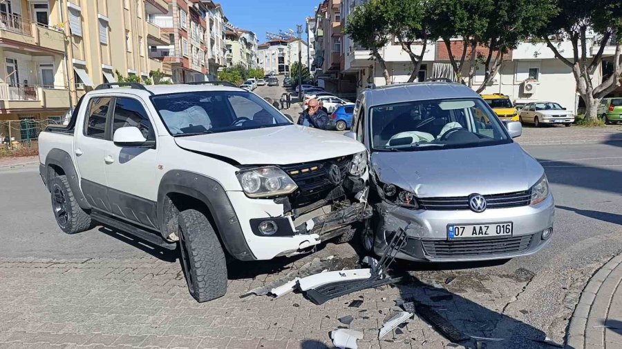 Manavgat’ta Trafik Kazası: 3 Yaralı